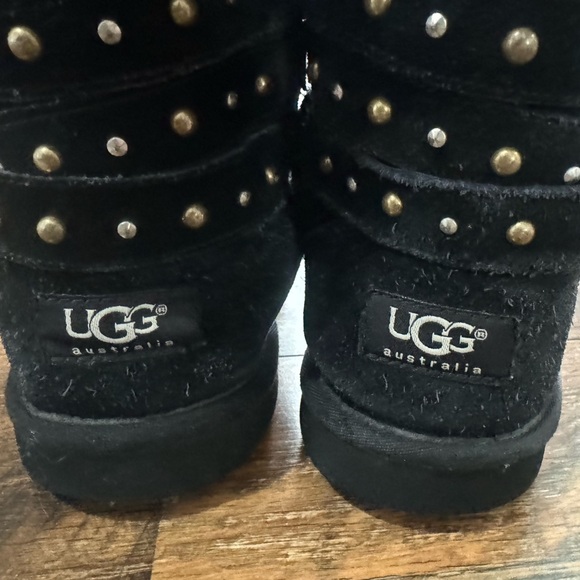 Ugg Australia Girls y5 Studded “Clovis” Boots. Black. - Picture 7 of 10
